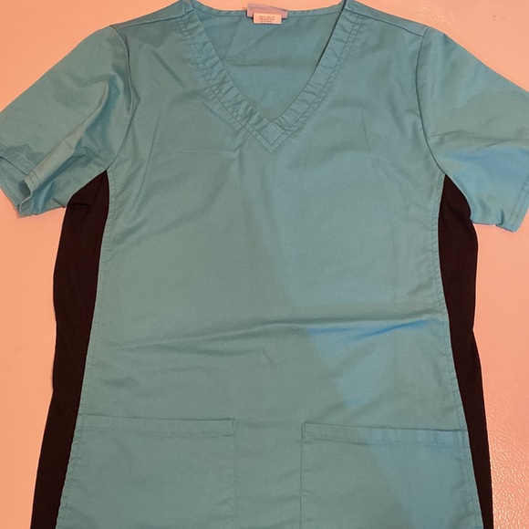 Sold!!!! Poshmark won’t let me delete 🤷🏻‍♀️ - Picture 3 of 9